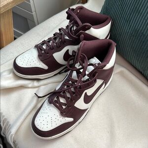 Women’s 9, Nike Brown burgundy and White Sneakers High-Top dunk